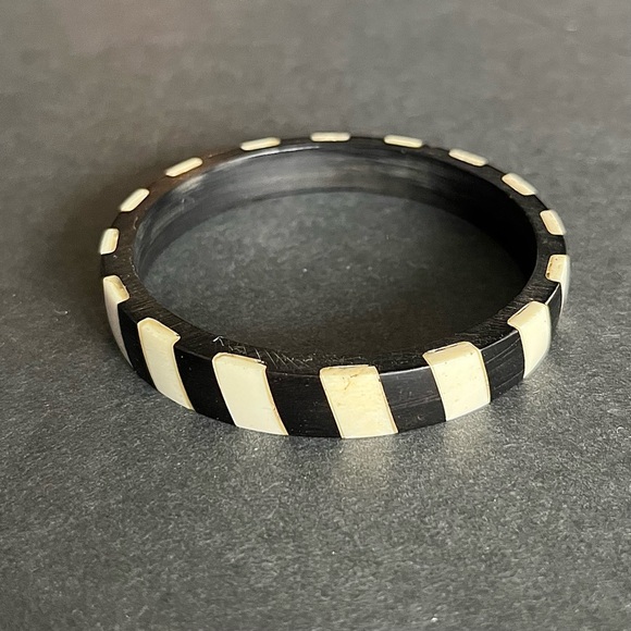 Vintage boutique handmade hand-carved mix wood wooden striped bangle - Picture 2 of 11